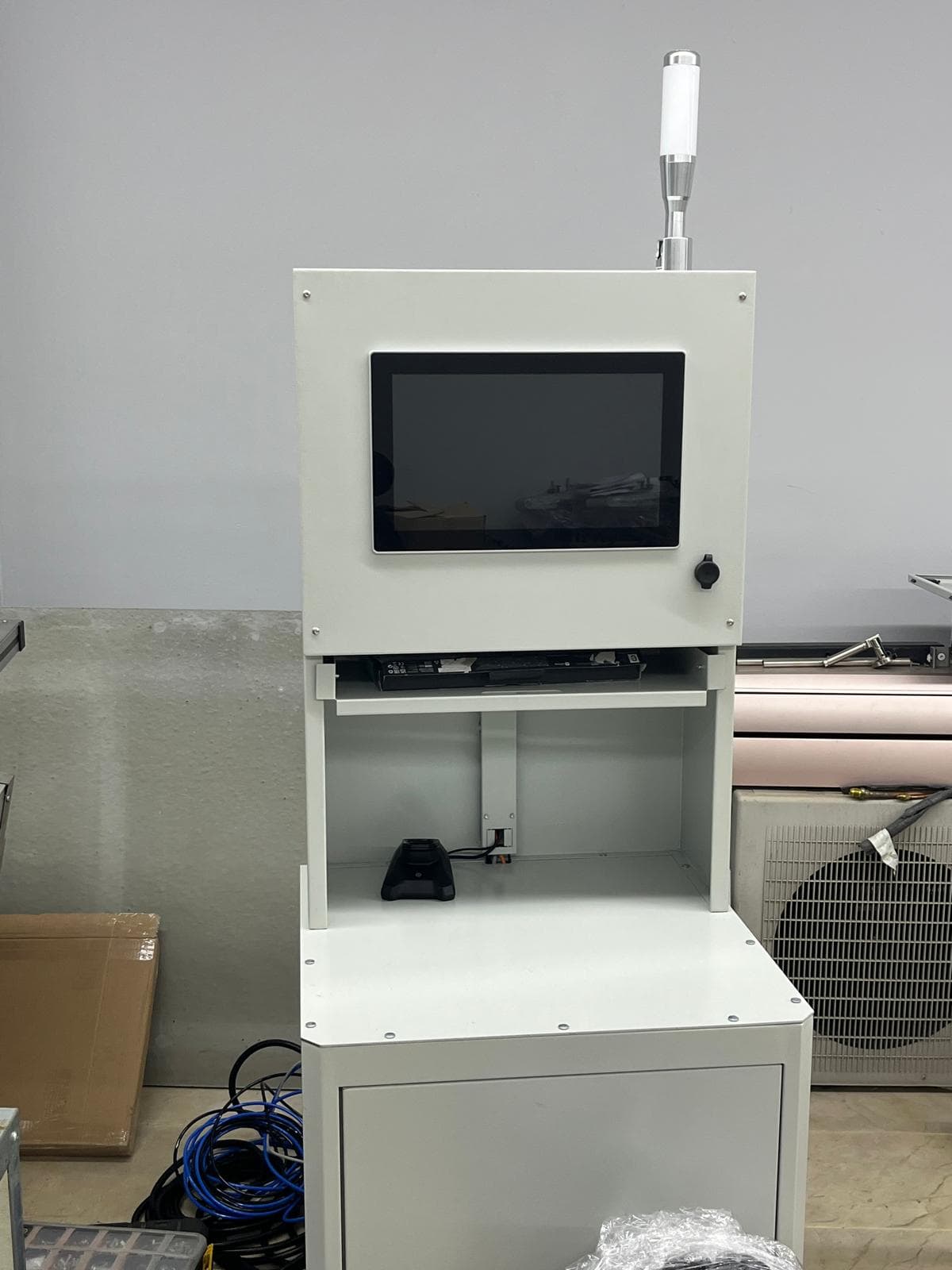 Karekod Okuma ve Doğrulama Kiosk Terminali